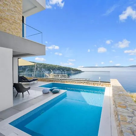 Villa Plava Voda Luxury B *